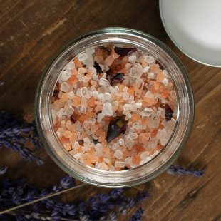 Me Time Natural Candle & Bath Salts Gift Set - Image 4