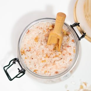 Alternative view of Clear & Detox Bath Salts – Rosemary & Grapefruit
