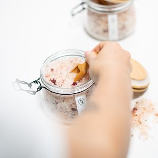 Alternative view of Energise & Boost Bath Salts – Lemongrass & Eucalyptus